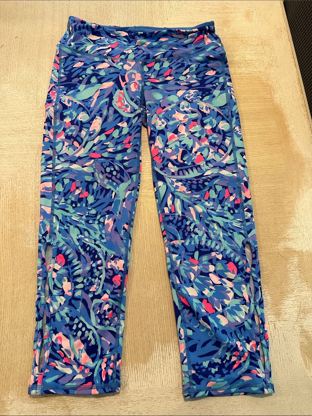 Lilly Pulitzer LUXLETIC Blue Multicolor Abstract Floral Capris